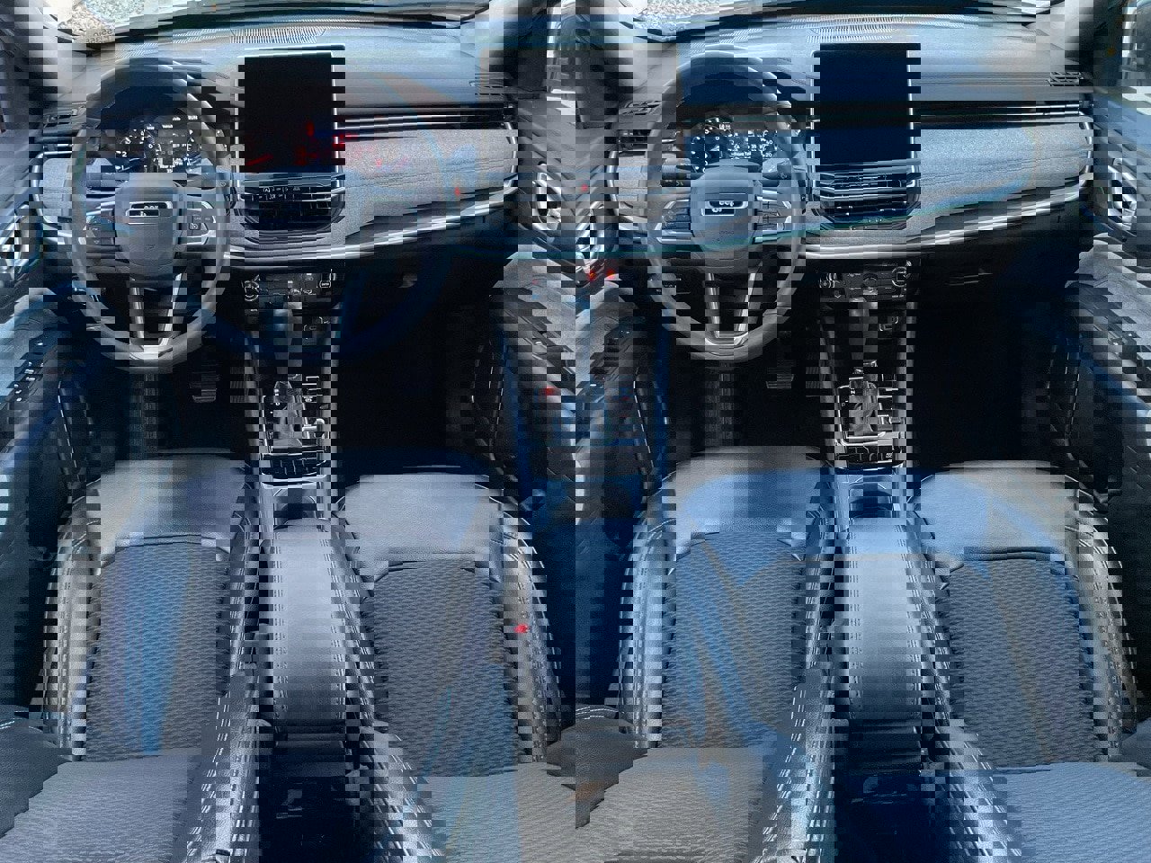 Used 2023 Jeep Compass Latitude image 20