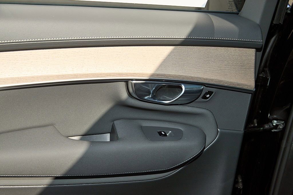 New 2026 Volvo XC90 B6 Plus w/ Protection Package Premier image 19