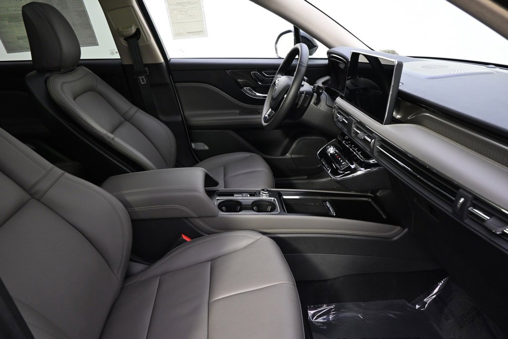 New 2026 Lincoln Corsair Reserve w/ Jet Appearance Package image 16