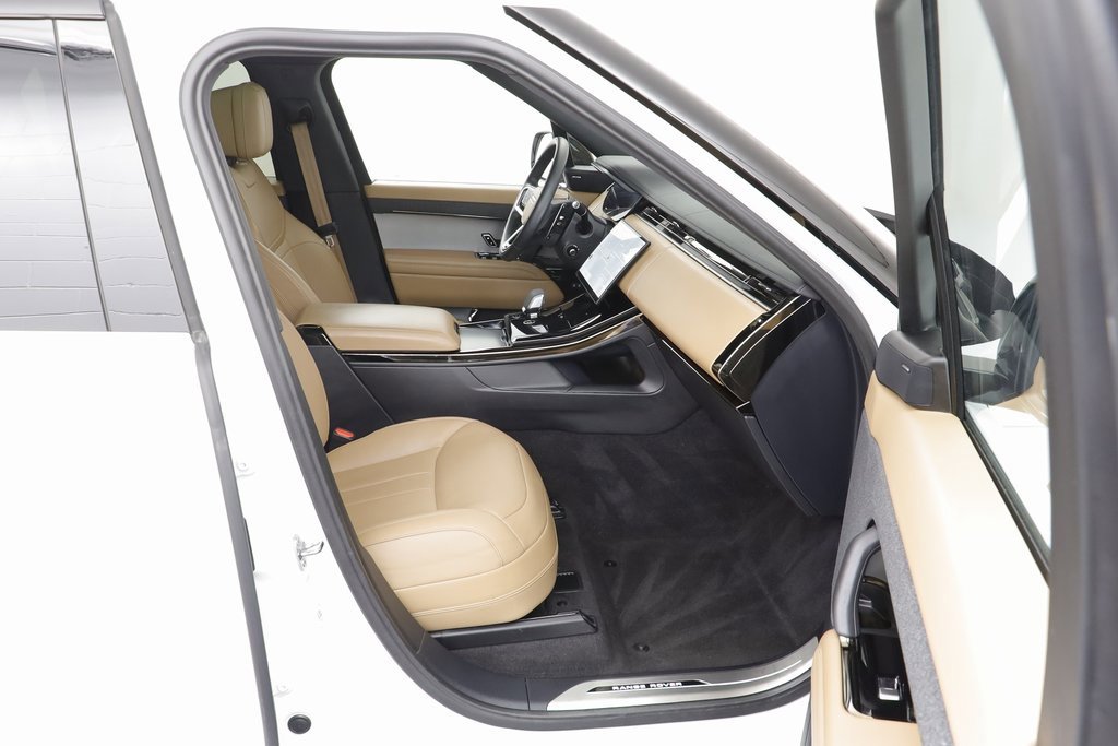 Certified 2025 Land Rover Range Rover Sport SE image 19