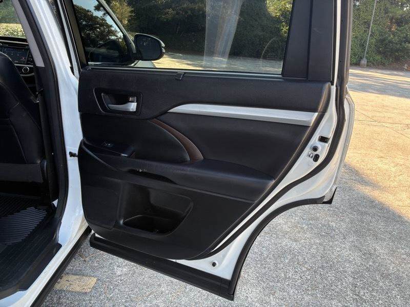 Used 2016 Toyota Highlander XLE FWD image 36