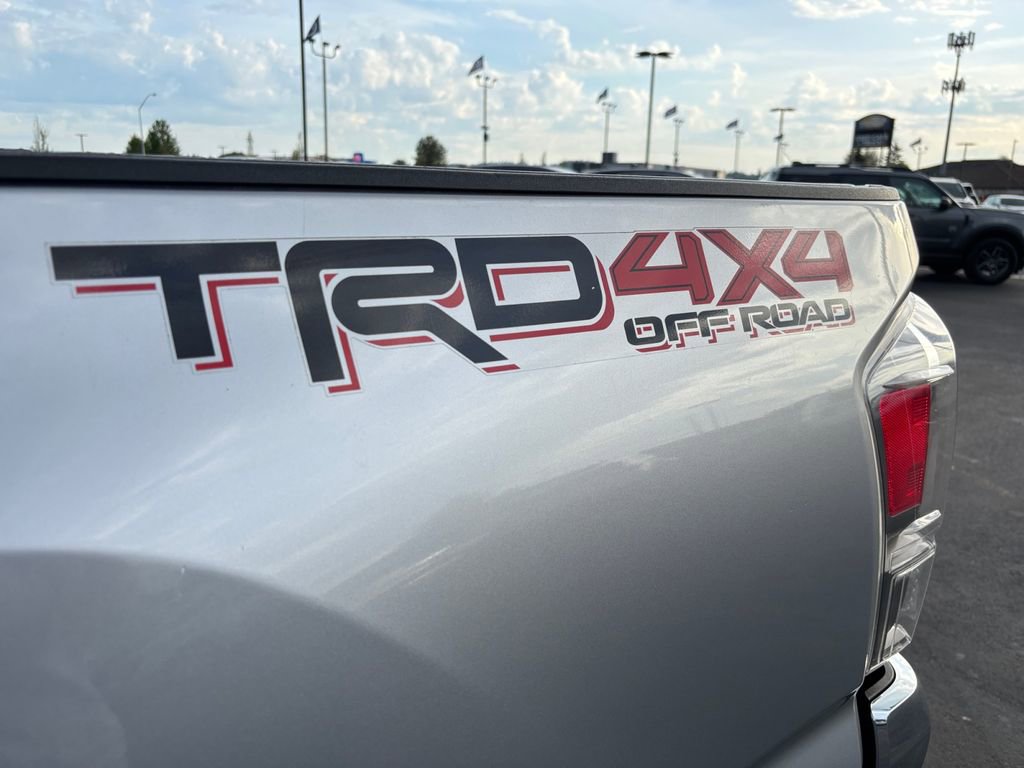 Used 2020 Toyota Tacoma TRD Off-Road w/ Blackout Package AWD/4WD image 34
