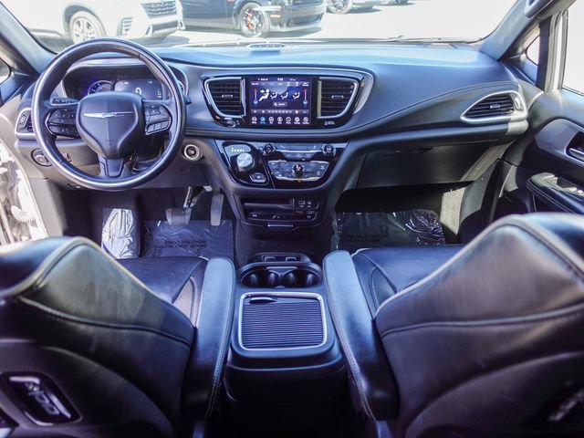 Used 2020 Chrysler Pacifica Limited w/ S Appearance Package FWD image 25