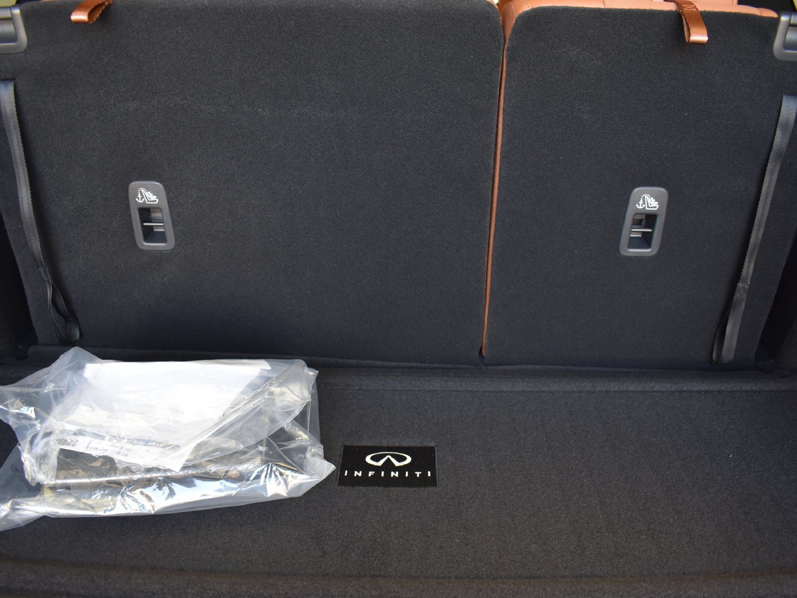 Used 2026 INFINITI QX60 Autograph w/ Dark Cargo Package AWD/4WD image 23