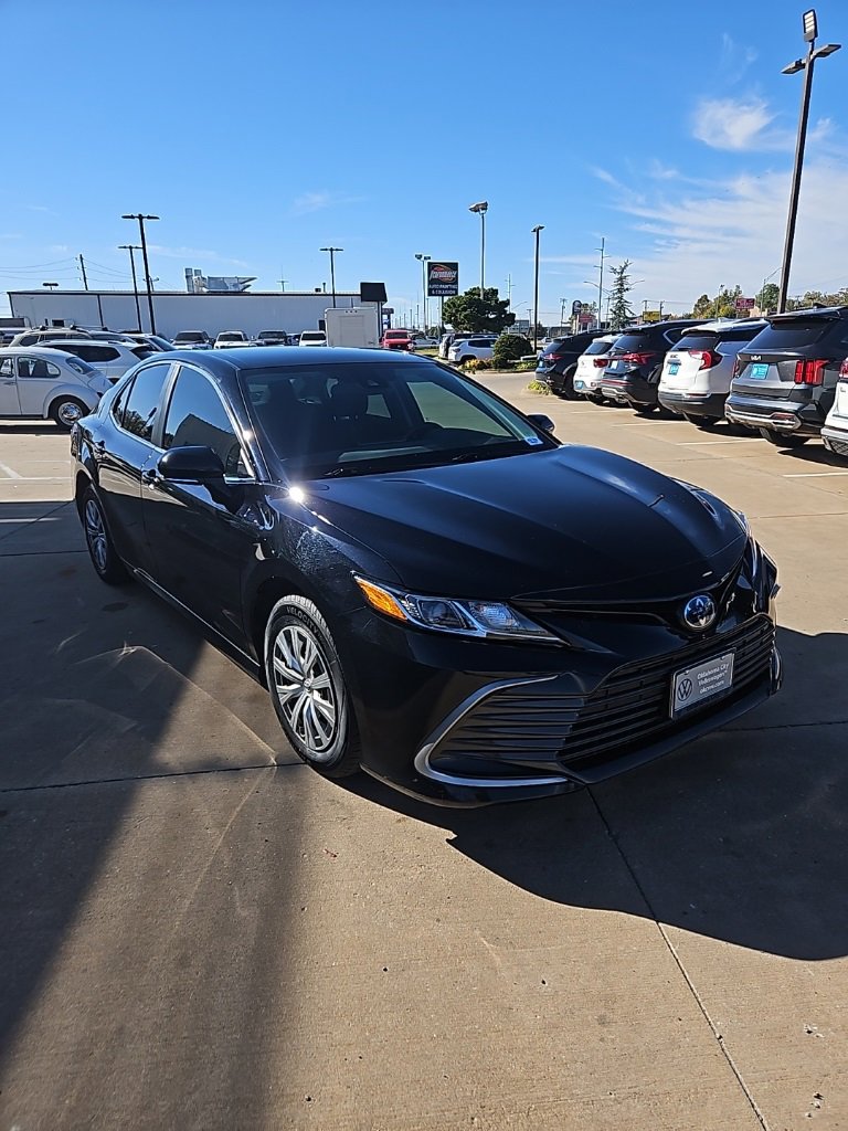 Used 2023 Toyota Camry LE image 3