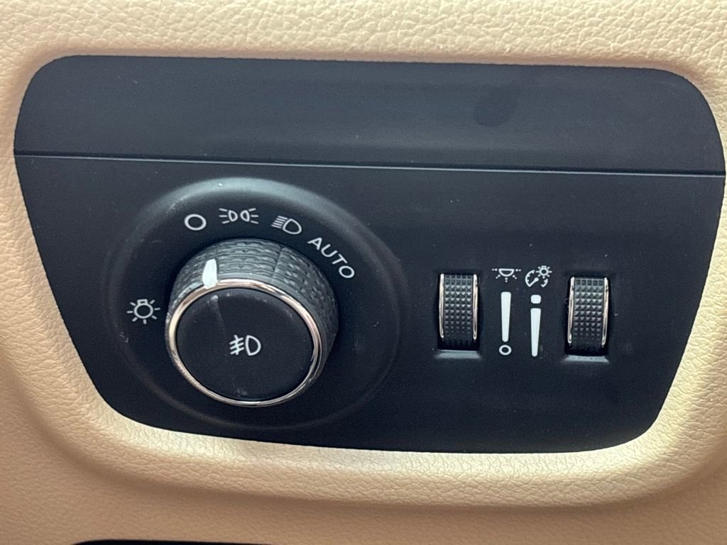 Used 2024 Jeep Grand Cherokee Limited w/ Luxury Tech Group II image 21