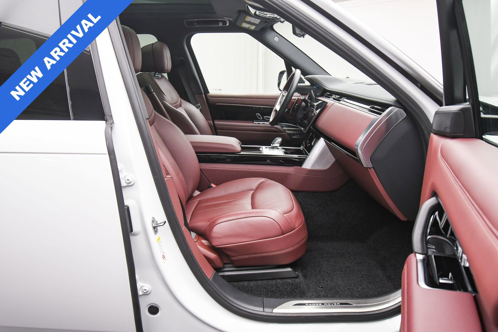 Used 2025 Land Rover Range Rover SE image 48