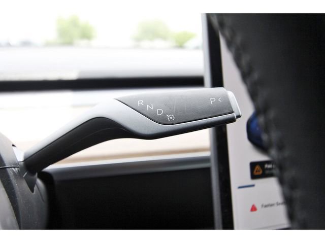 Used 2022 Tesla Model Y Long Range image 16