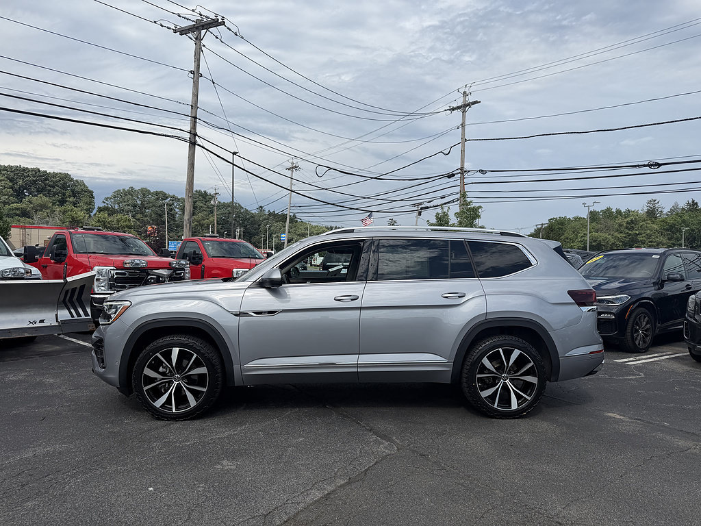 Used 2024 Volkswagen Atlas SEL Premium R-Line AWD/4WD image 3