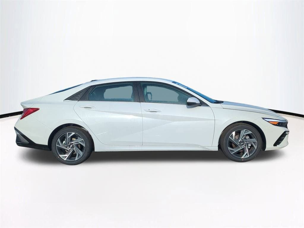 New 2026 Hyundai Elantra Limited image 4