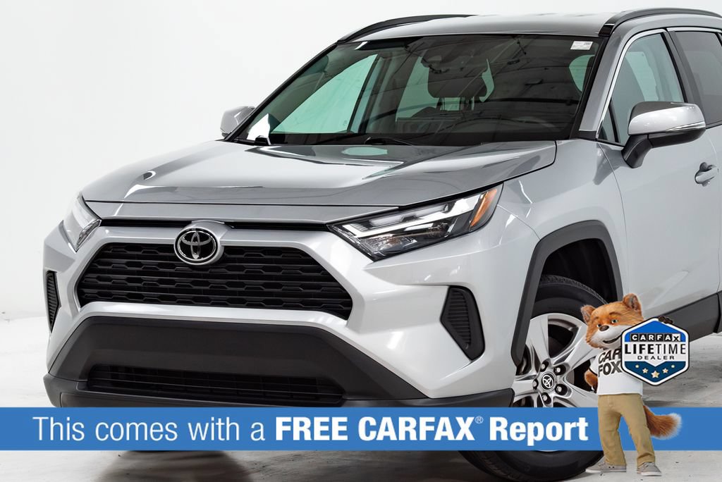 Used 2025 Toyota RAV4 XLE AWD/4WD image 2