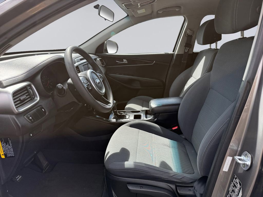 Used 2017 Kia Sorento FWD image 11