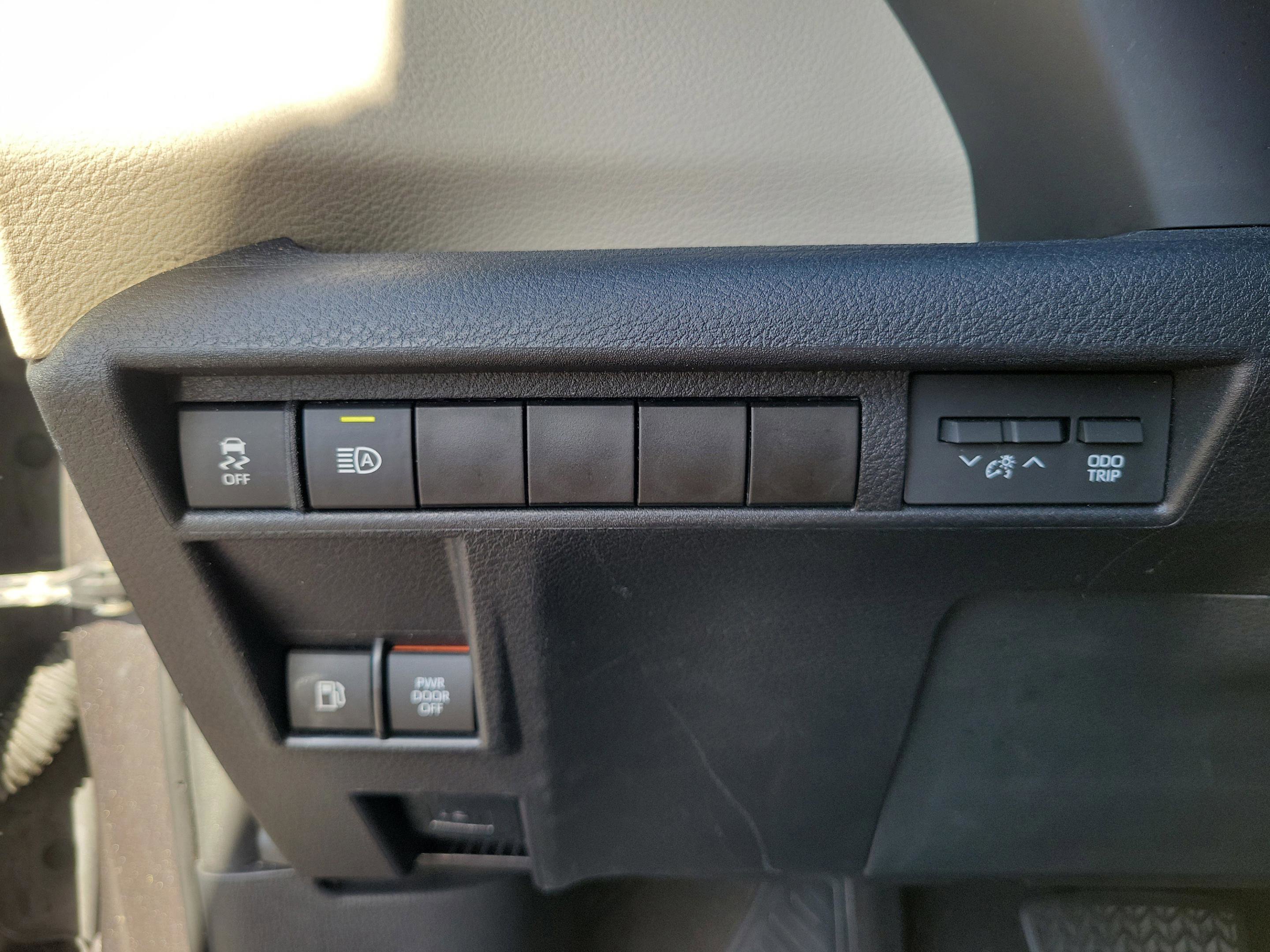 Used 2021 Toyota Sienna Limited image 19