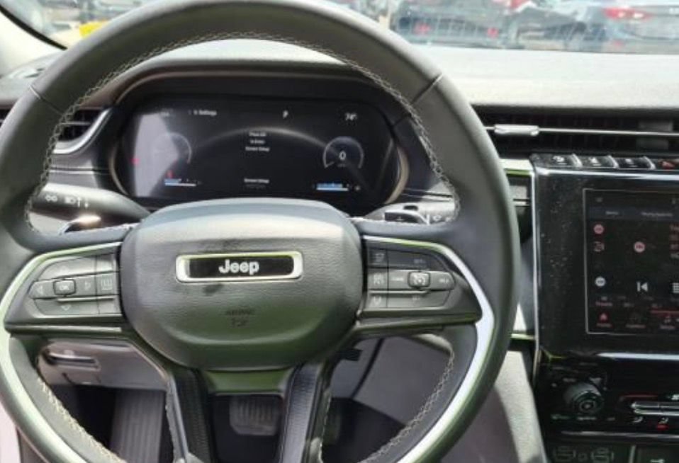 Used 2024 Jeep Grand Cherokee Laredo RWD image 13