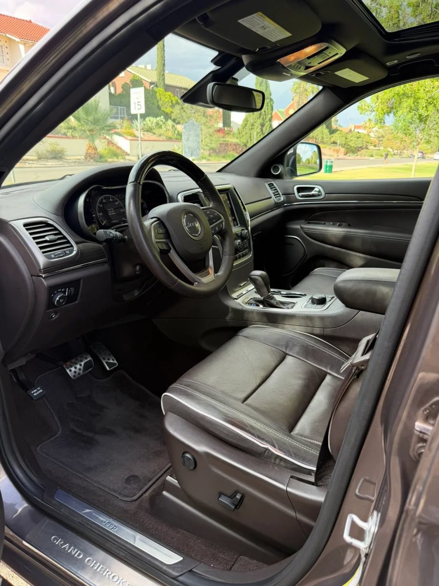 Used 2018 Jeep Grand Cherokee Overland AWD/4WD image 10