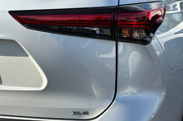 Used 2023 Toyota Highlander XLE FWD image 32