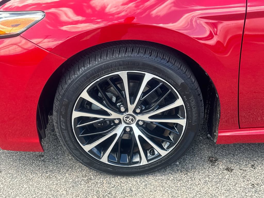 Used 2020 Toyota Camry SE w/ Moonroof Package AWD/4WD image 40