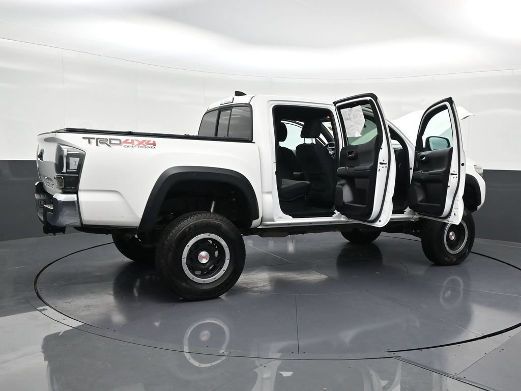 Used 2020 Toyota Tacoma TRD Off-Road AWD/4WD image 32
