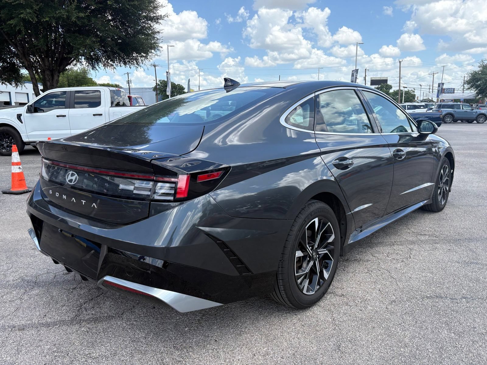 Used 2024 Hyundai Sonata SEL FWD image 3