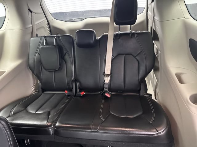 Used 2024 Chrysler Pacifica Touring-L FWD image 42