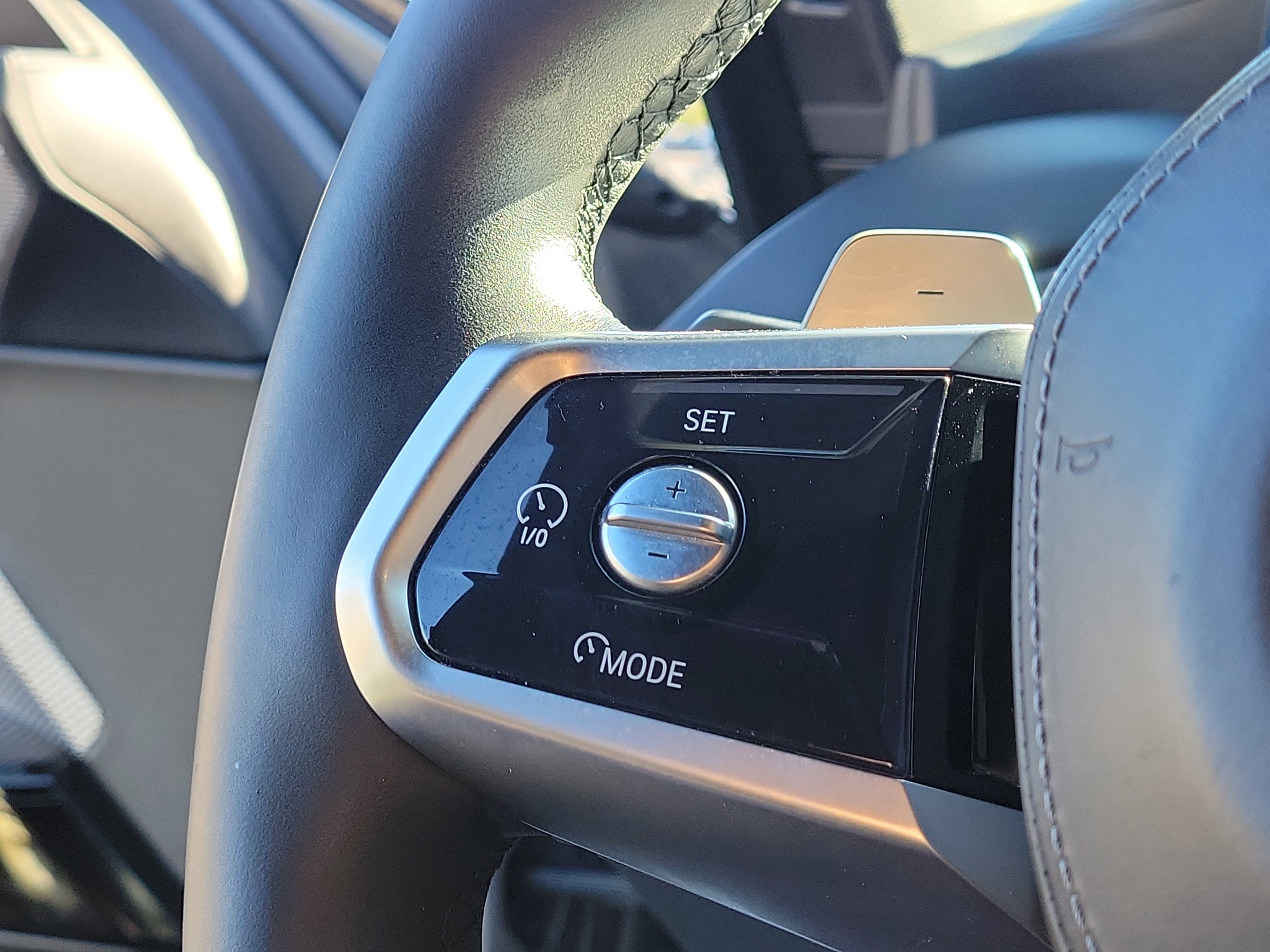 Used 2023 BMW 740i image 28