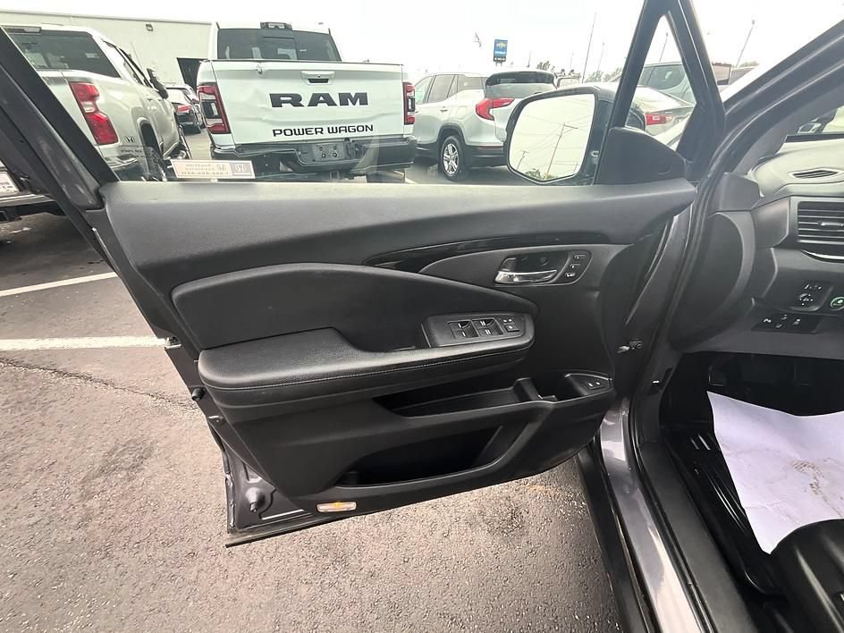 Used 2020 Honda Pilot Touring image 11