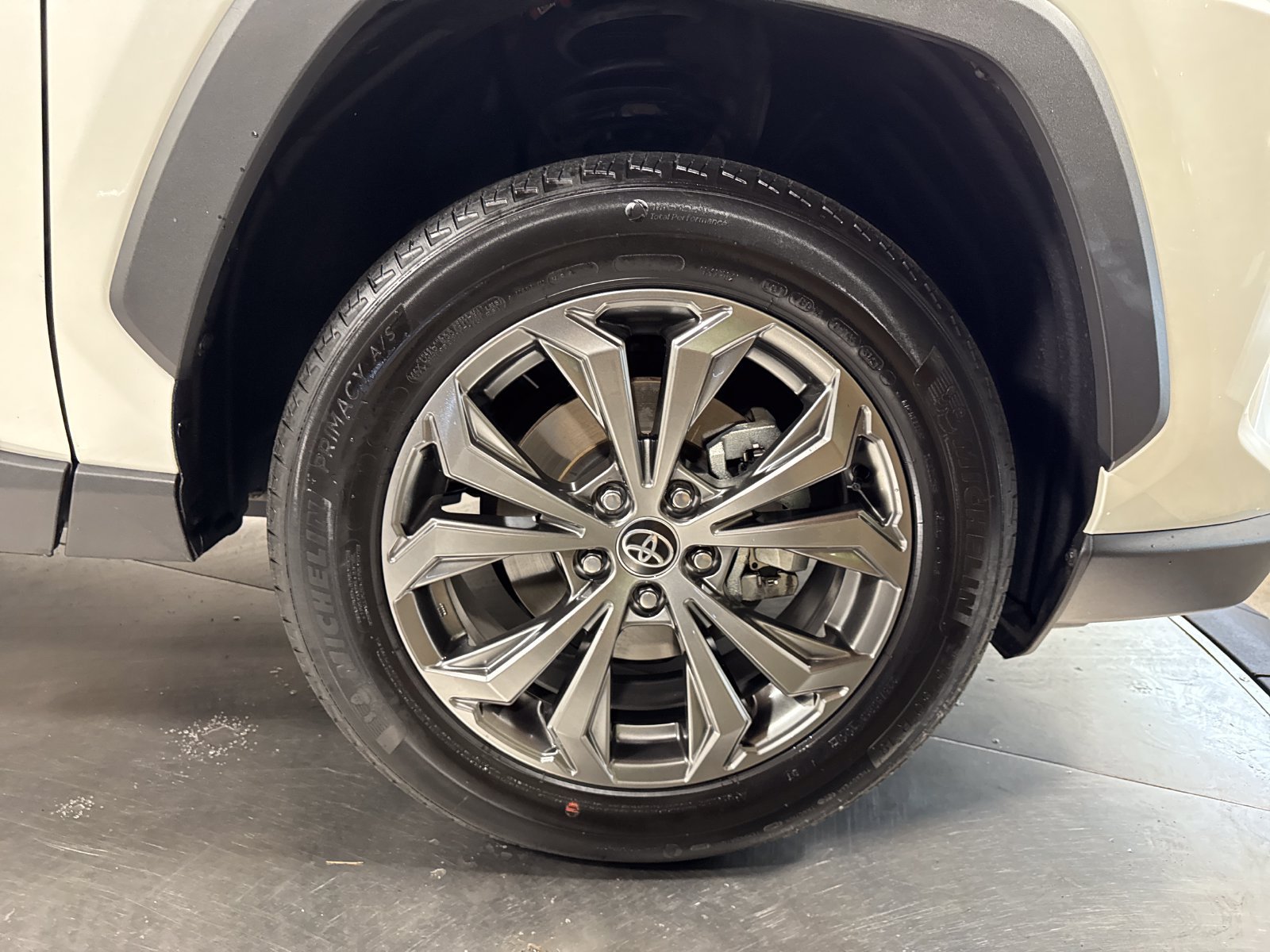 Used 2022 Toyota RAV4 Limited AWD/4WD image 14