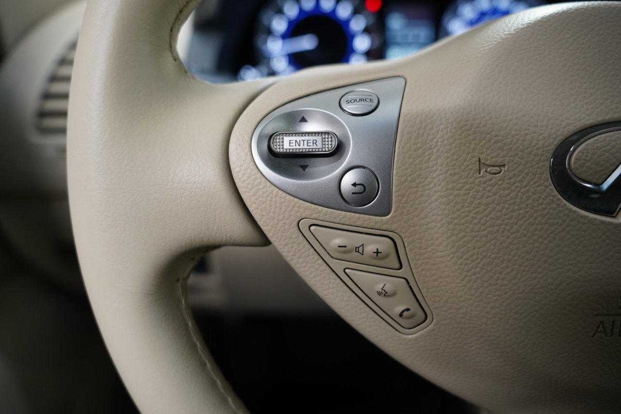 Used 2016 INFINITI QX70 AWD w/ Premium Package image 13