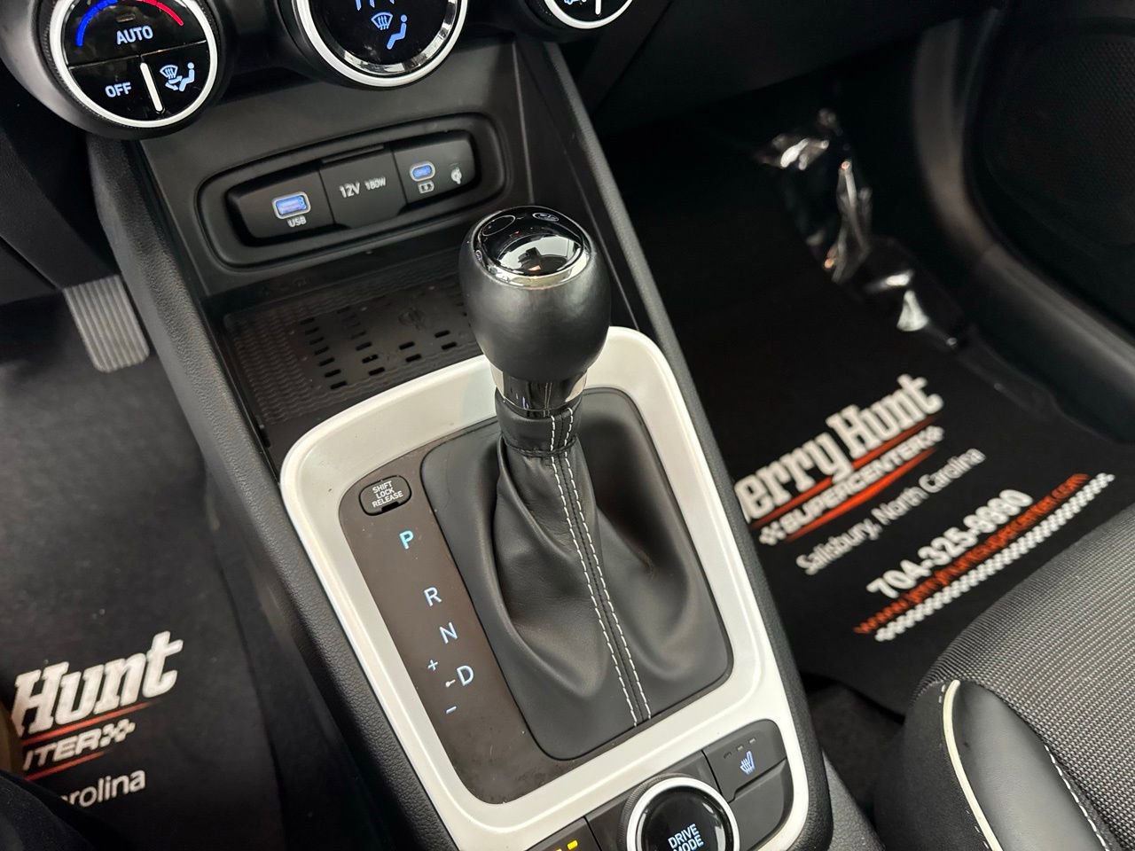 Used 2024 Hyundai Venue Limited image 21