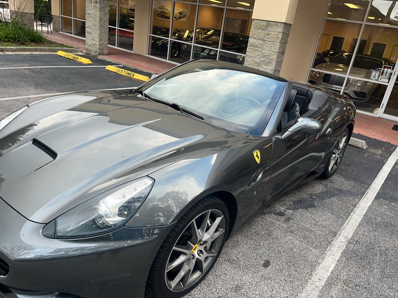 Used 2011 Ferrari California RWD image 12
