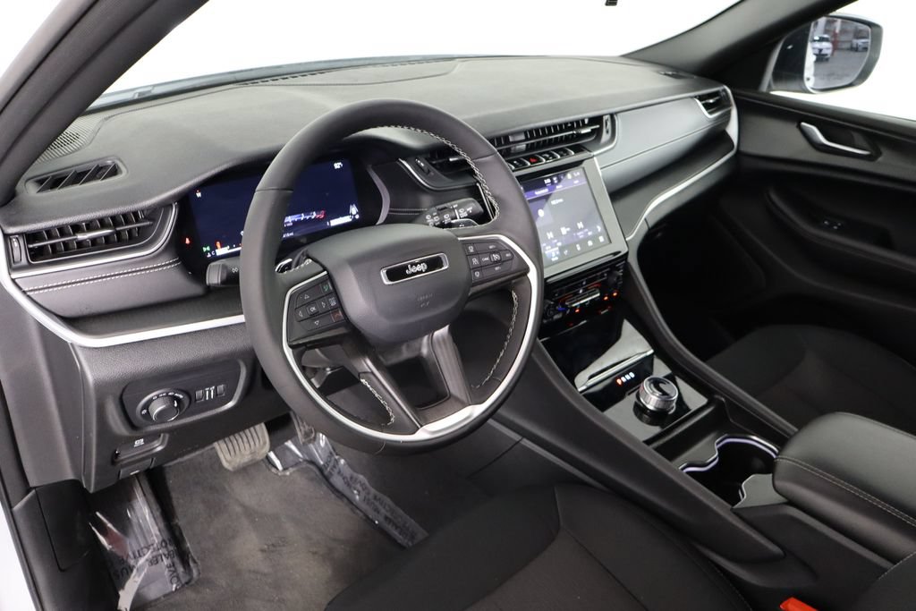 Used 2025 Jeep Grand Cherokee L Laredo w/ Luxury Tech Group I RWD image 27