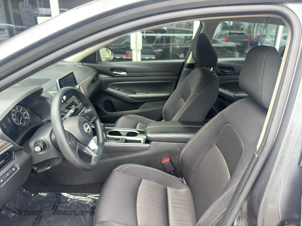 Used 2024 Nissan Altima 2.5 SV FWD image 4