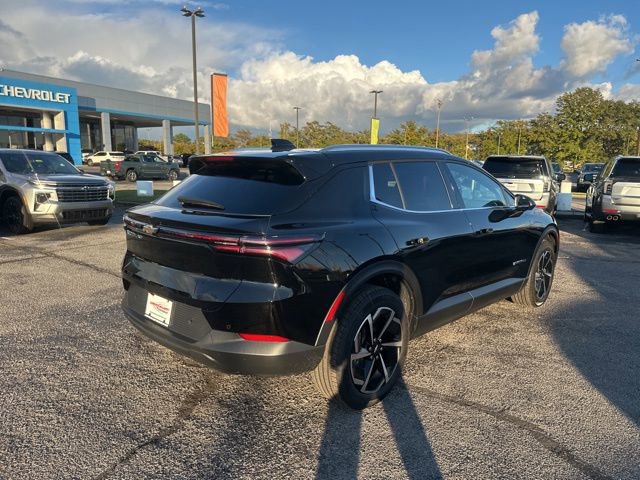 New 2026 Chevrolet Equinox EV LT image 3