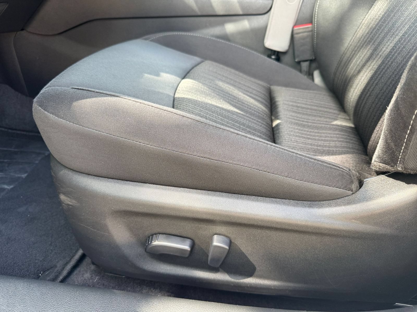 Used 2025 Nissan Altima 2.5 SV FWD image 22