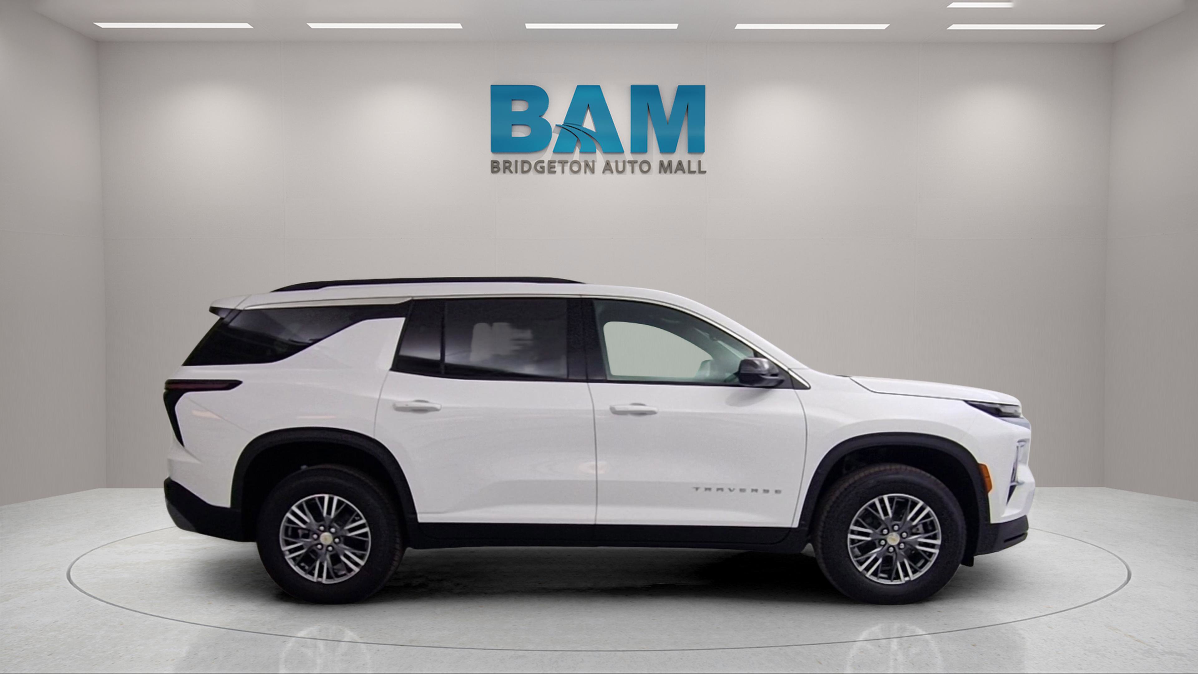 New 2026 Chevrolet Traverse LT w/ Driver Confidence Package FWD image 2