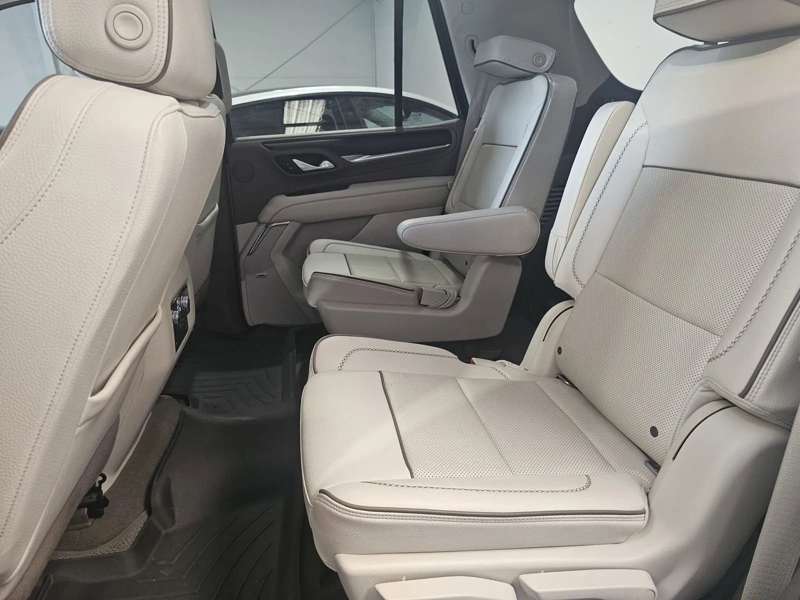 Used 2022 GMC Yukon Denali RWD image 14