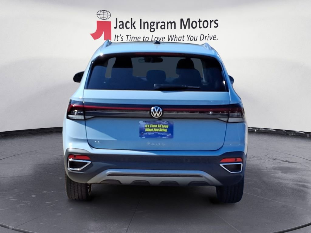 Certified 2025 Volkswagen Taos SE w/ Panoramic Sunroof Package image 4