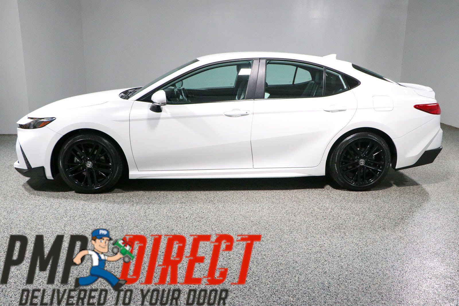 Used 2025 Toyota Camry SE FWD image 10