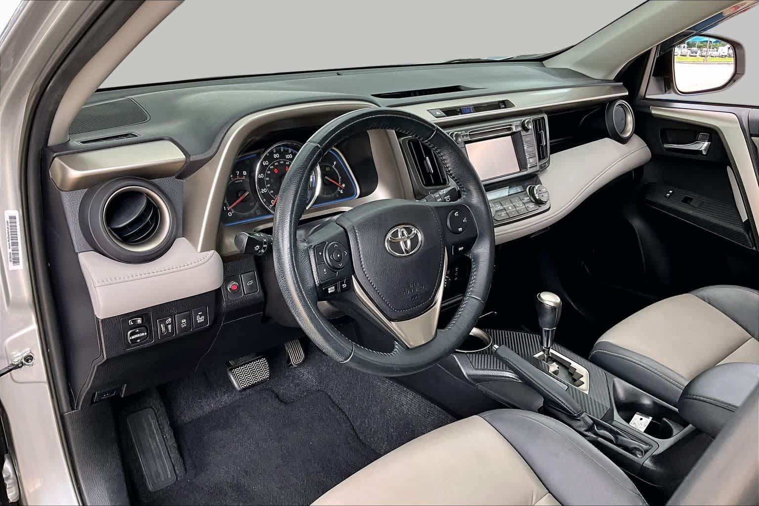 Used 2015 Toyota RAV4 Limited w/ Technology Package FWD image 18