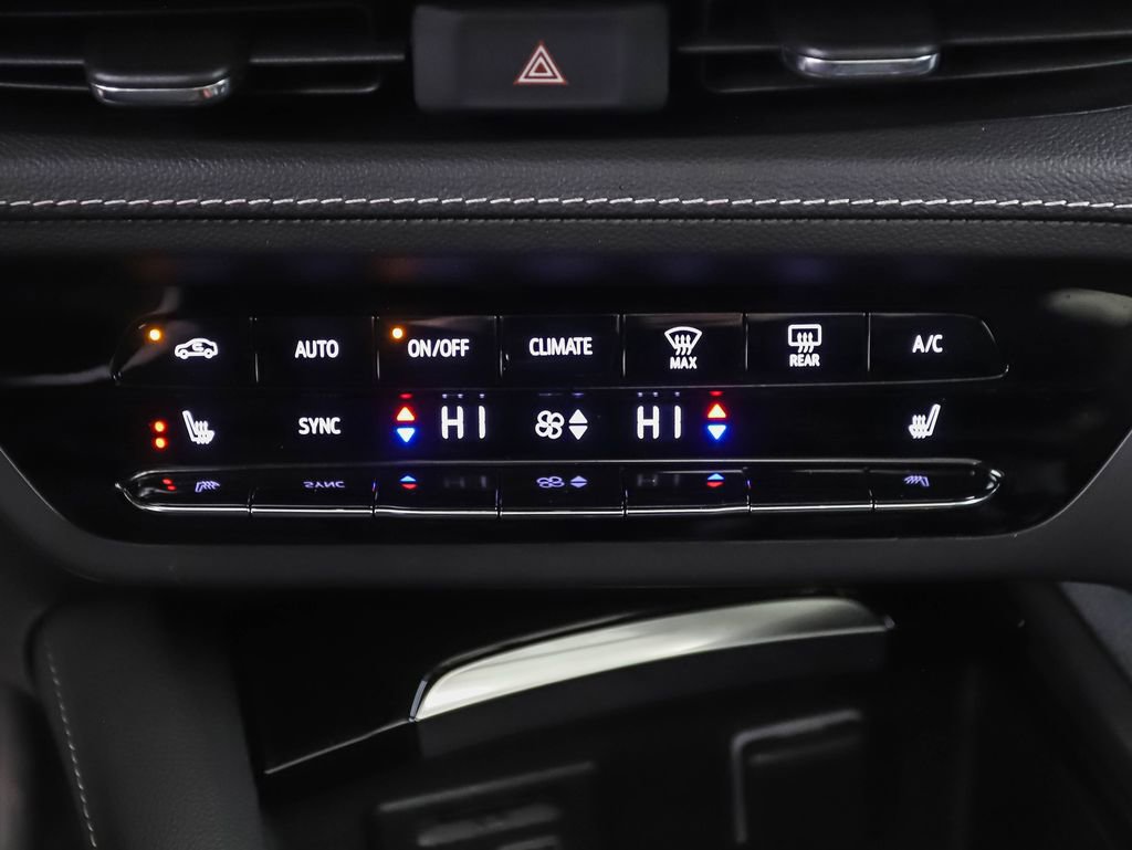 Used 2022 Buick Envision Essence w/ Technology Package I image 19