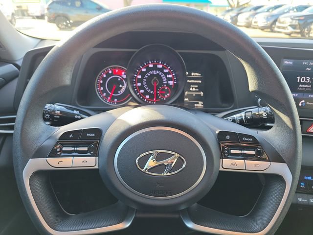 Used 2022 Hyundai Elantra SEL image 23