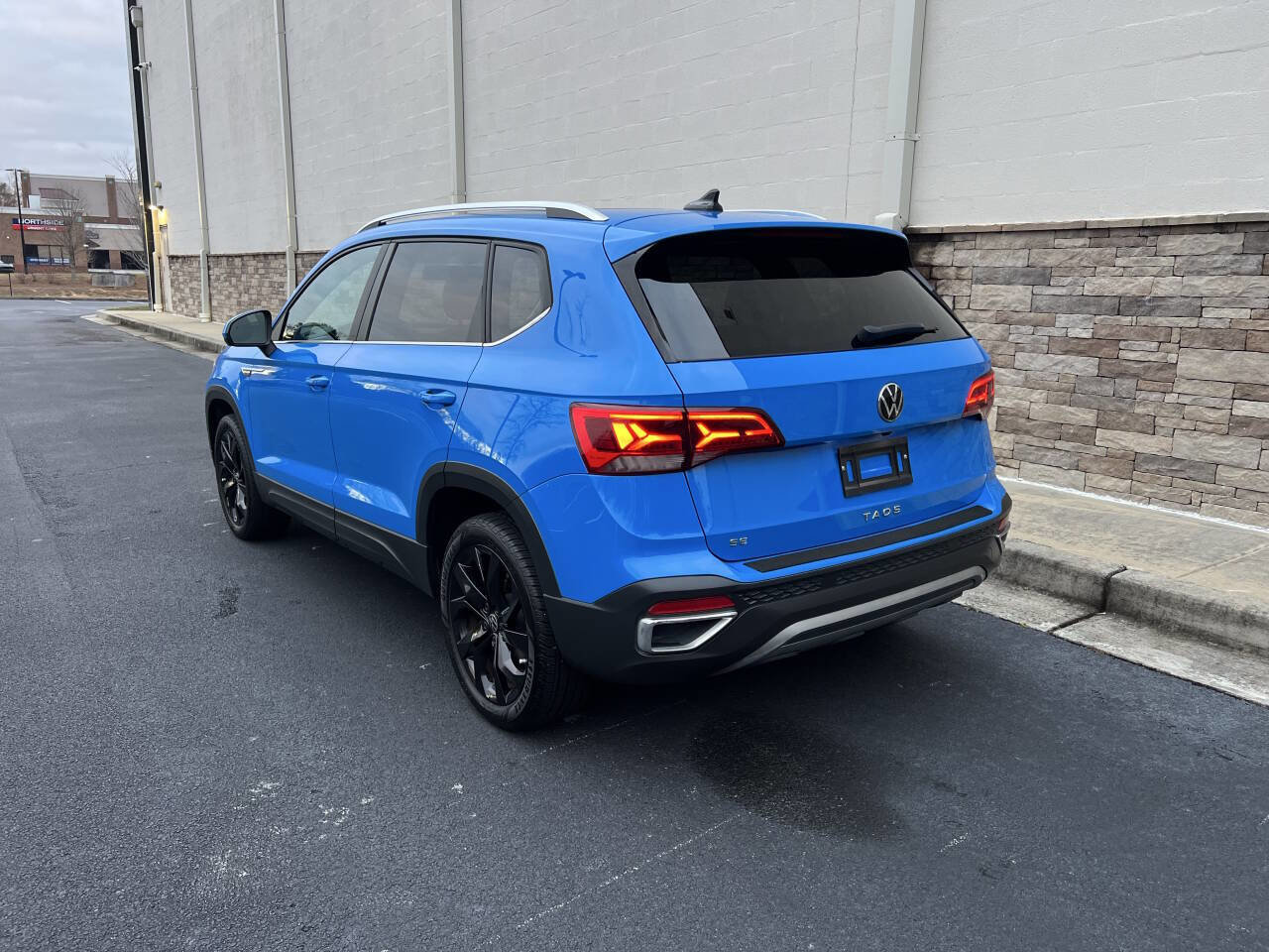 Used 2022 Volkswagen Taos SE image 3