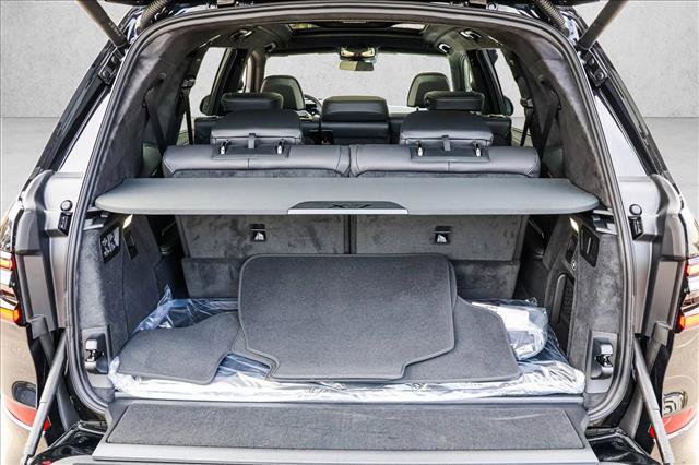 Used 2025 BMW X7 M60i image 24