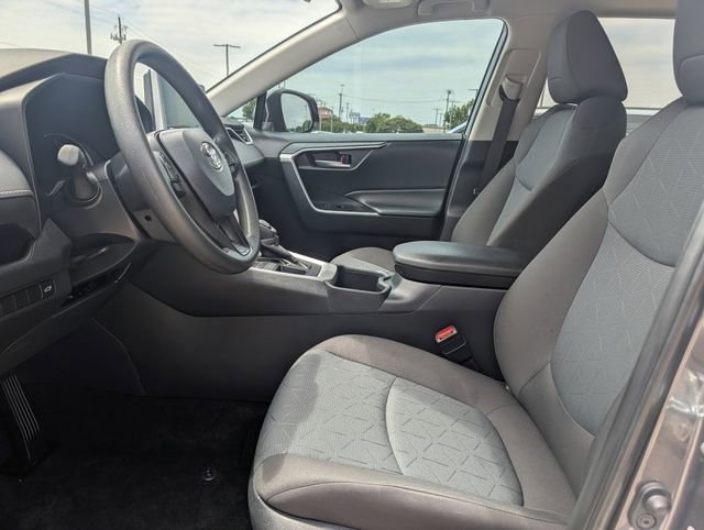 Used 2025 Toyota RAV4 XLE w/ Convenience Package FWD image 26