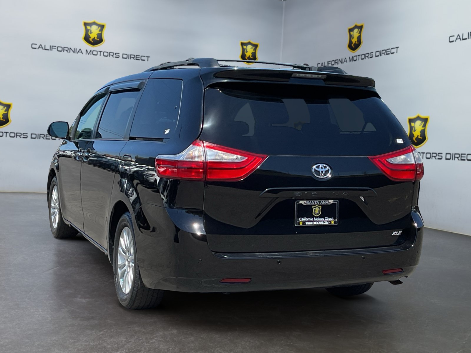 Used 2017 Toyota Sienna XLE w/ XLE Navigation Package FWD image 7
