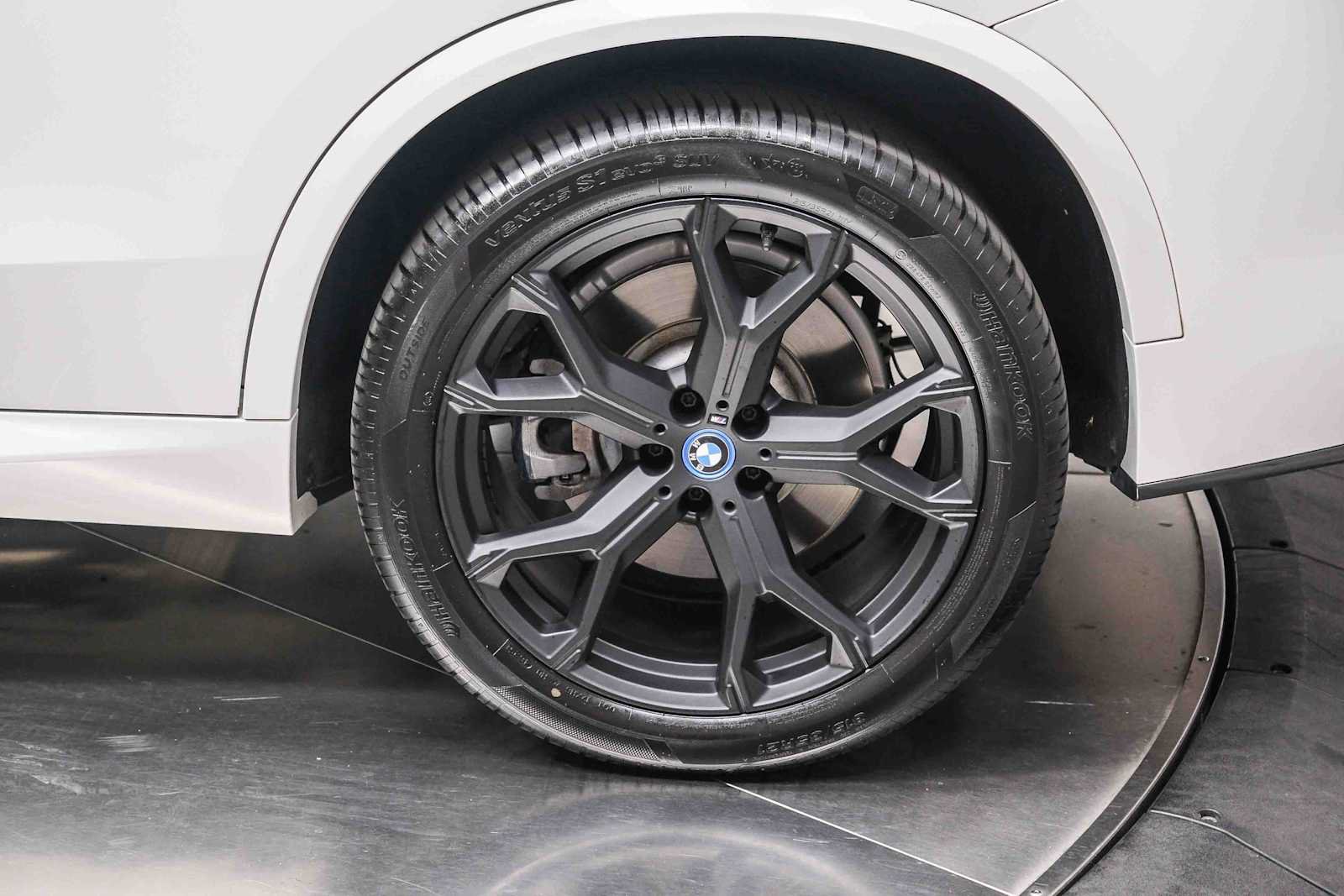 Used 2024 BMW X5 xDrive50e w/ M Sport Package AWD/4WD image 9