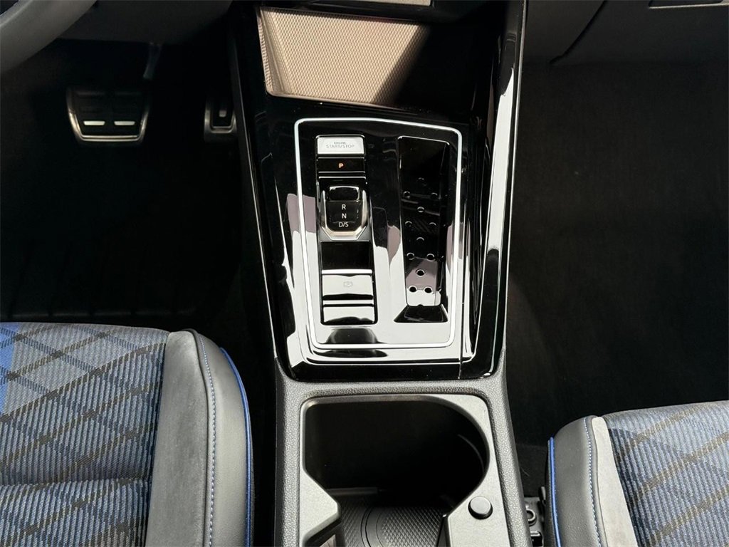 Used 2025 Volkswagen Golf R Black Edition image 13