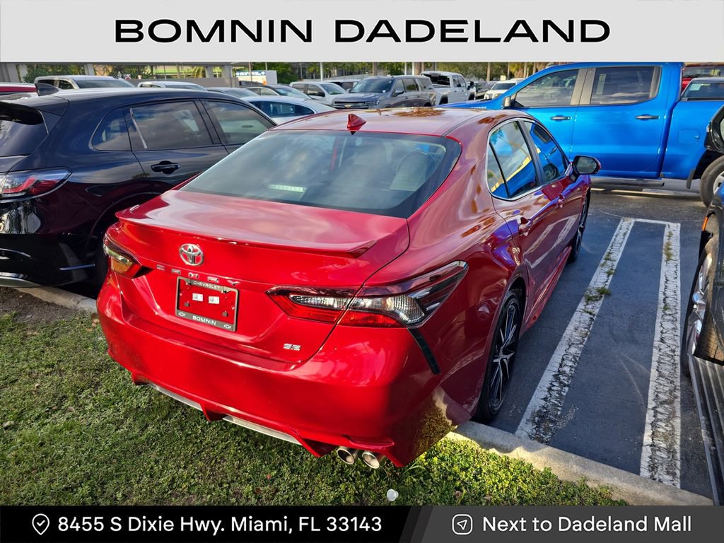 Used 2023 Toyota Camry SE image 4