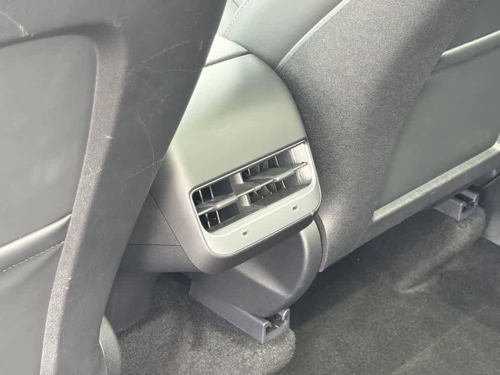 Used 2024 Tesla Model Y Long Range AWD/4WD image 31