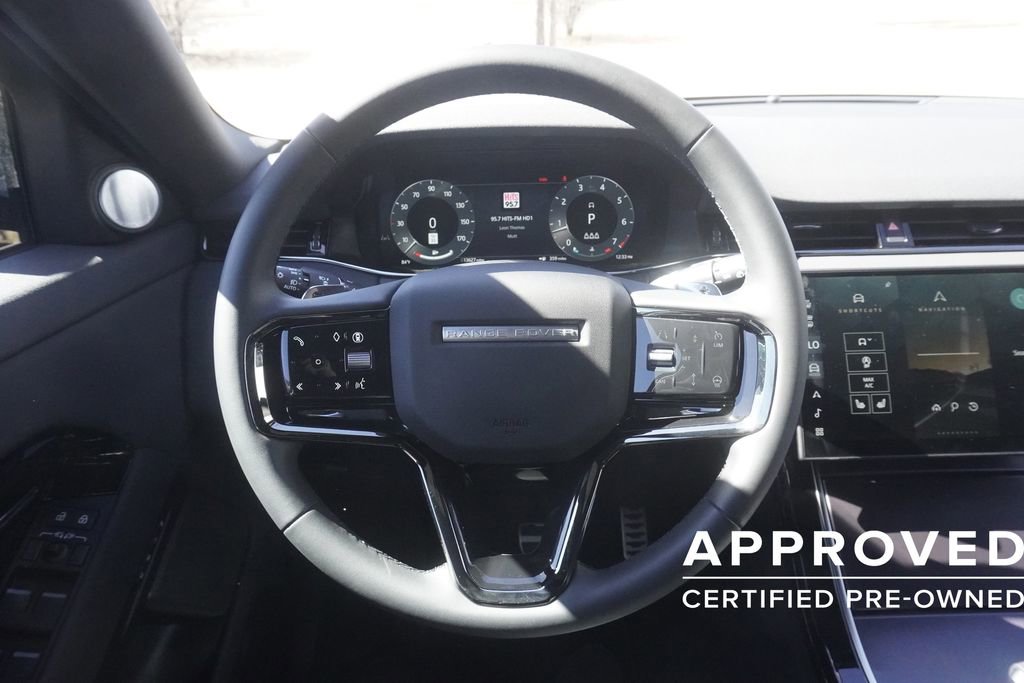 Used 2026 Land Rover Range Rover Evoque Dynamic SE image 10